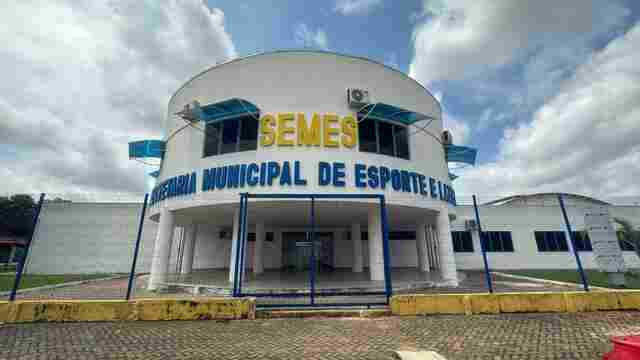 Prefeito homenageia ex-servidores da Semes em decreto criando a Vila Olímpica Chiquilito Erse