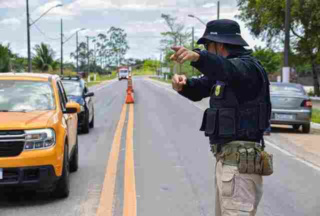PRF inicia Operação Semana Santa com foco no uso de celular ao volante
