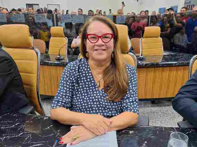 Liderança da vereadora Ellis Regina é destacada na aprovação de projetos importantes para o servidor público
