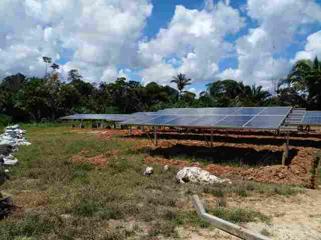 Comunidade ribeirinha no baixo Madeira recebe energia elétrica após solicitação da deputada Lebrinha