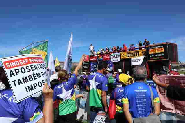 Sindsef protesta por reajuste salarial na Marcha da Jornada de Luta em Brasília