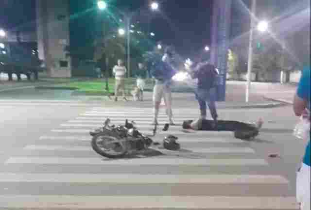 Ladrões são atropelados após roubarem adolescente