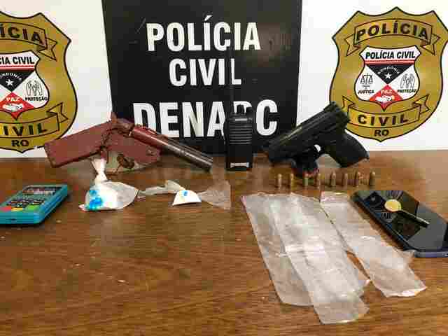 Foragido do Amazonas é preso com armas e drogas pelo Denarc