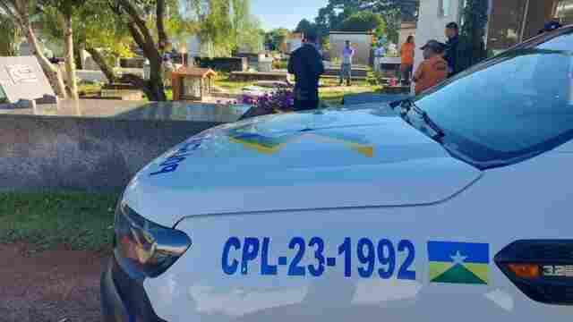Adolescente é atacado a tiros em velório e corpo encontrado próximo a sepultura