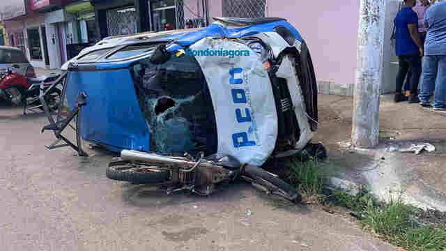 Motociclista fica ferido em acidente envolvendo três veículos com capotamento