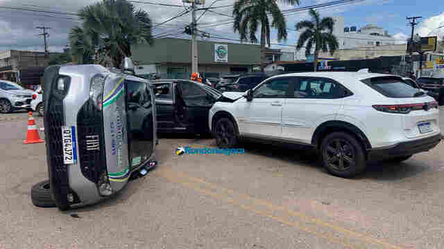 Em novo acidente com capotamento, três pessoas ficam feridas em Porto Velho