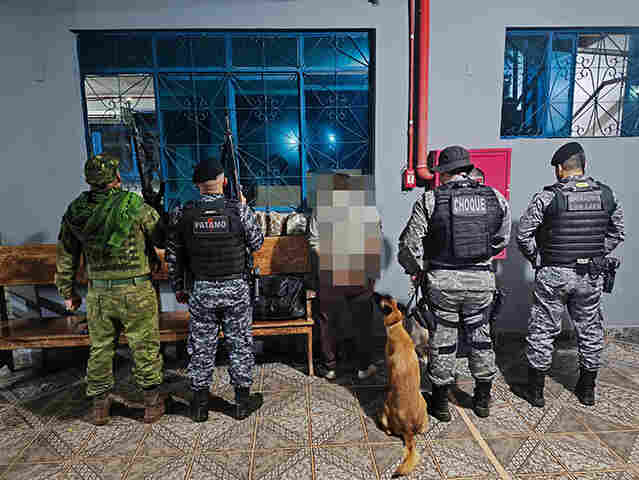 Traficante cai com quatro quilos de maconha durante abordagem da PM