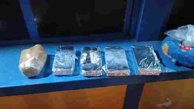 Traficante é presa pela PM com quatro quilos de drogas em ônibus