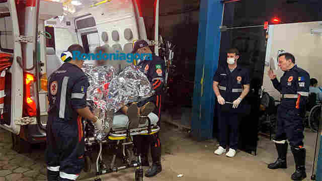 Jovem é atacado a tiros e pede ajuda em igreja