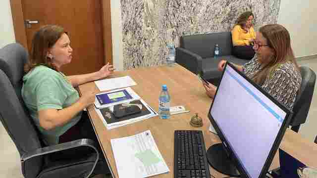 Contratos temporários de servidores da saúde serão prorrogados, diz Ellis Regina