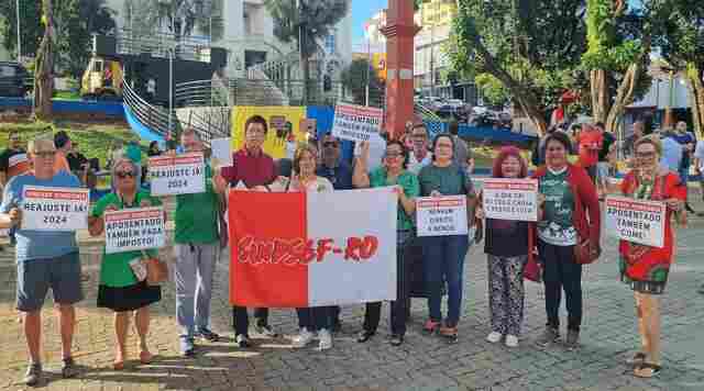 Vídeo: Sindsef protesta contra reajuste zero em ato grevista da educação