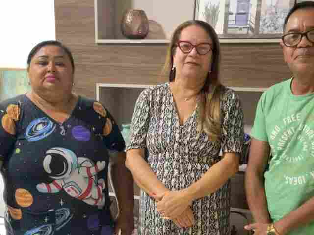 Servidores agradecem vereadora Ellis Regina por projeto que garantiu gratificação à técnicos da educação