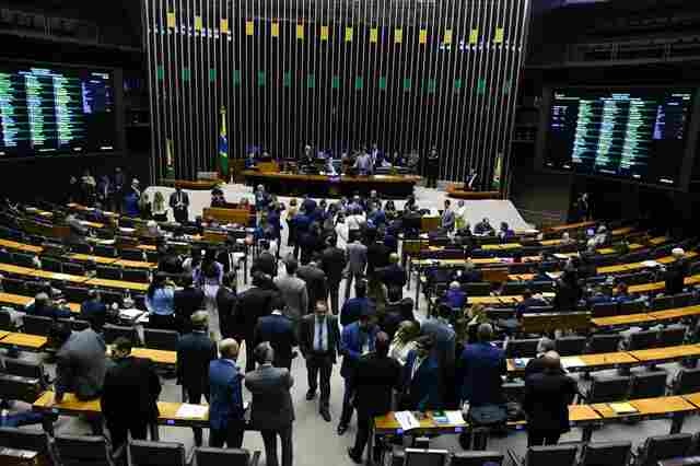 Congresso derruba veto de Lula e volta a proibir "saidinha" de presos