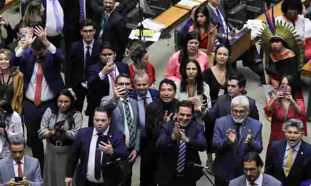 Câmara Federal aprova decreto que reduz exigências para armas de fogo