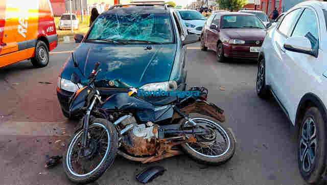 Três pessoas ficam com ferimentos graves após acidente envolvendo quatro veículos