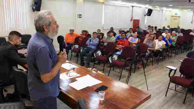 Sindsef-RO consulta base de filiados em assembleia geral sobre tabelas da campanha salarial