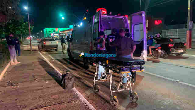 Ambulância de Cujubim com paciente bate em traseira de Strada em Porto Velho