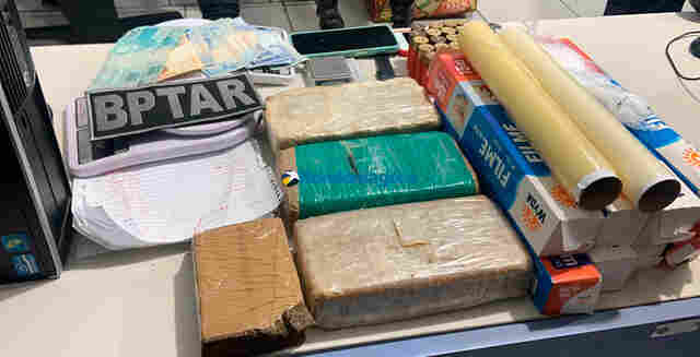 Bando é preso com 4 kg de drogas em boca de fumo no “Beco do Amor”