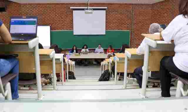 Após 60 dias, professores de universidades e instituições federais encerram greve