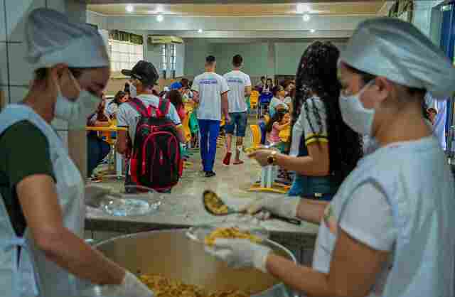 Governo convoca centenas de candidatos aprovados na seleção de agente de alimentação e de limpeza para assinatura de contrato