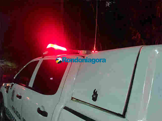 PM atende ocorrência de acidente e prende piloto de moto com droga