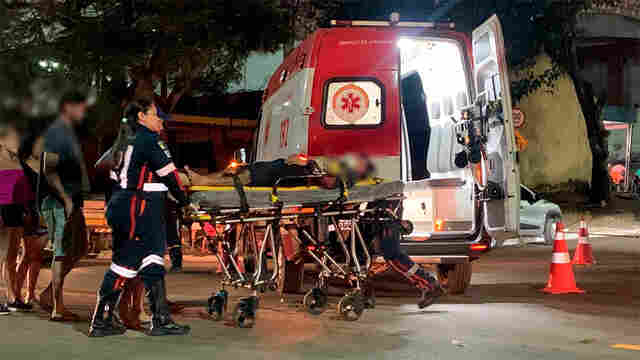 Motociclista fica gravemente ferido após motorista de carro cruzar via