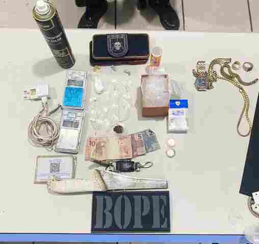 Traficante é preso com dezenas de porções de droga na zona leste