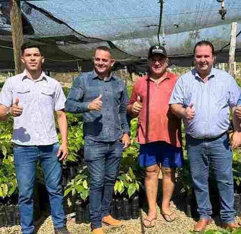 Deputado Luís do Hospital conhece a produção cacaueira em Buritis