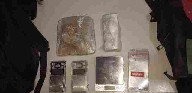 Motorista de aplicativo é preso após fugir de abordagem da PM; drogas são encontradas em mochilas