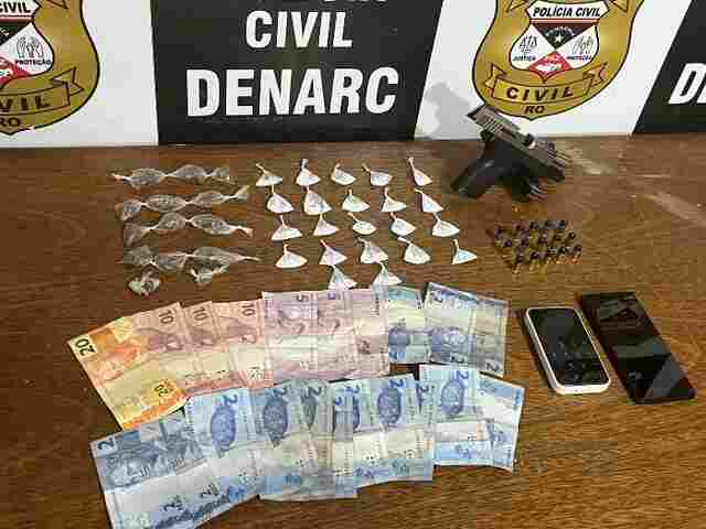 Denarc prende homem com droga, arma e munições