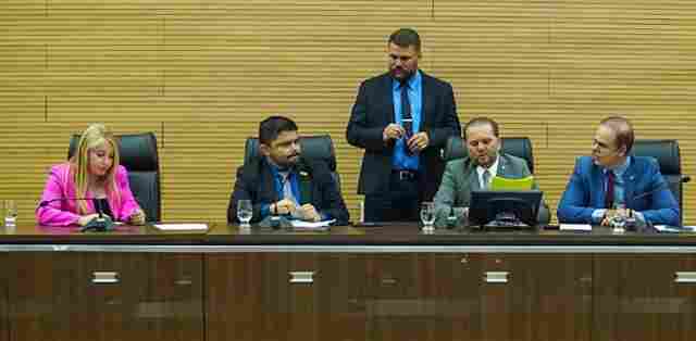 Assembleia Legislativa aprova aumento salarial para servidores da Educação