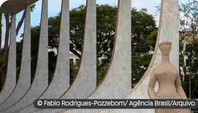 STF julga equiparação de licenças para mães biológicas e adotivas