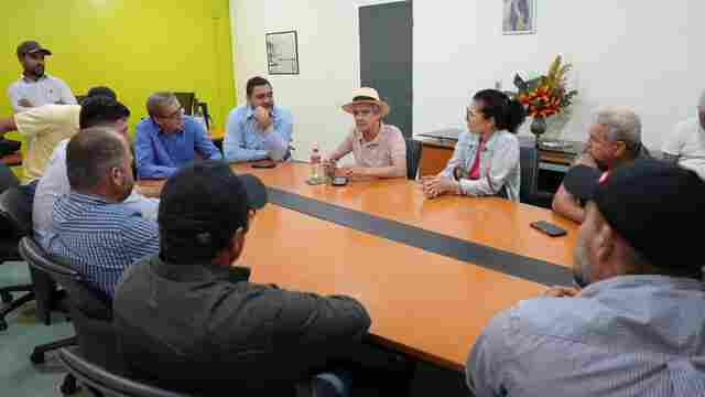 Senador Jaime Bagattoli discute regularização fundiária com produtores do distrito de União Bandeirantes e o Incra