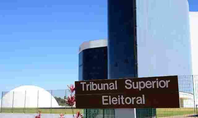 TSE recebe lista de 9,7 mil pessoas com contas irregulares