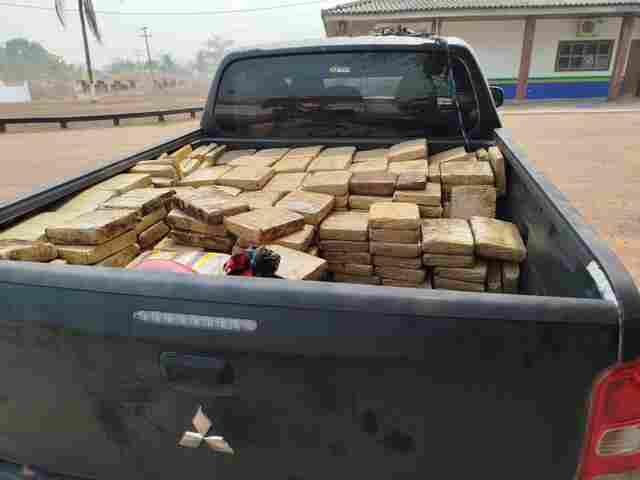 Operação da PM apreende mais de 800 kg de maconha na fronteira