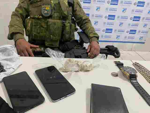 Traficantes são presos antes de realizarem entrega de drogas na zona leste