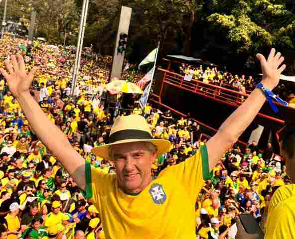 Senador Jaime Bagattoli defende liberdade e democracia ao lado de Bolsonaro, em ato na Paulista