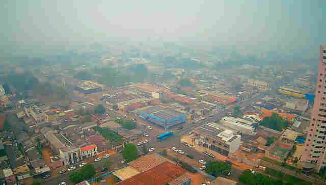 Porto Velho amanhece novamente com densa camada de fumaça