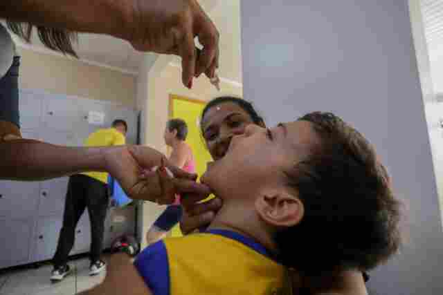 Vacina de gotinha contra a poliomielite será substituída por dose injetável