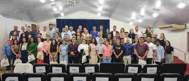 Unir empossa 57 novos servidores técnicos administrativos