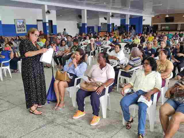 Sindeprof apresenta proposta de tabelas salariais durante assembleia geral de servidores municipais