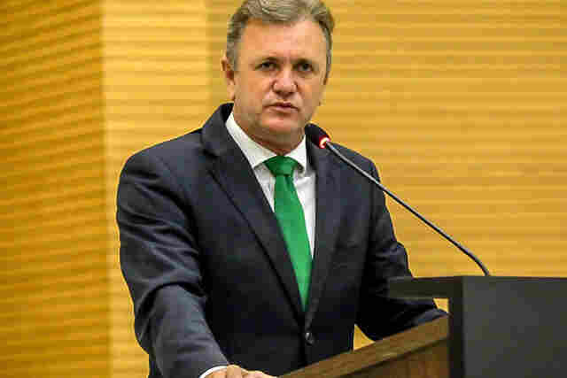 Deputado Luizinho Goebel propõe isenção de IPVA para pacientes com Câncer