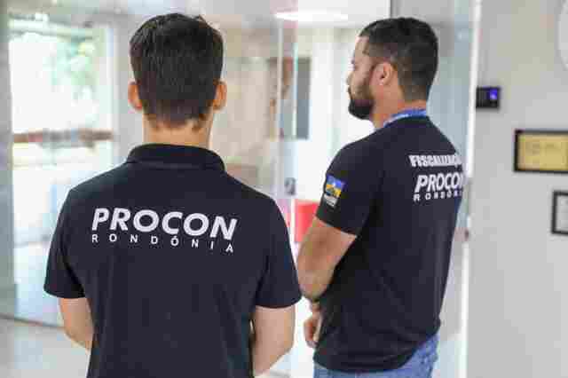 Procon realiza ação em instituições de ensino para garantir lei do material escolar