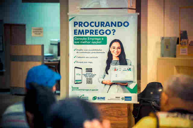 Governo disponibiliza mais de 2 mil vagas de emprego e cursos