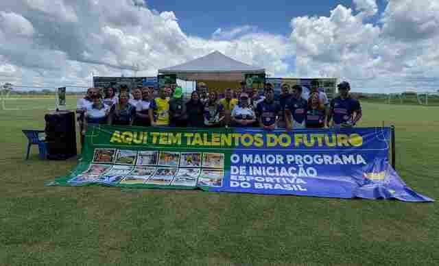 Deputada Taíssa entrega R$ 100 mil em emendas para comprar chuteiras na Ponta do Abunã