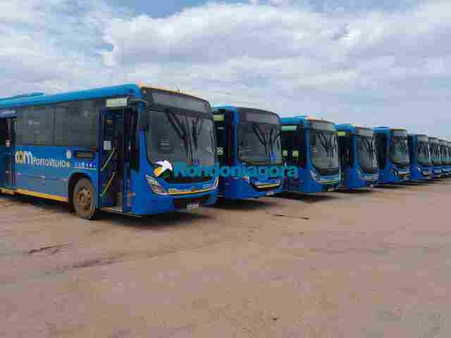 Ônibus do transporte coletivo da capital estão 100% parados