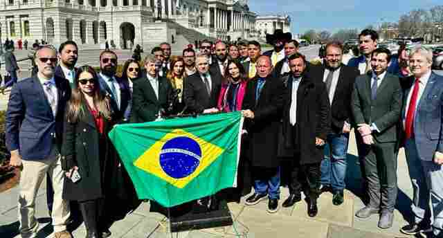 Comitiva rondoniense vê posse de Trump pelo telão de hotel