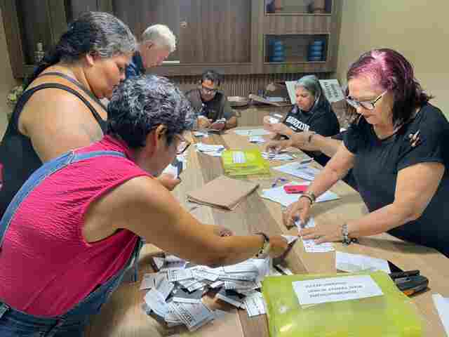 Servidores municipais reconduzem Elis Regina para mais um mandato no Sindeprof