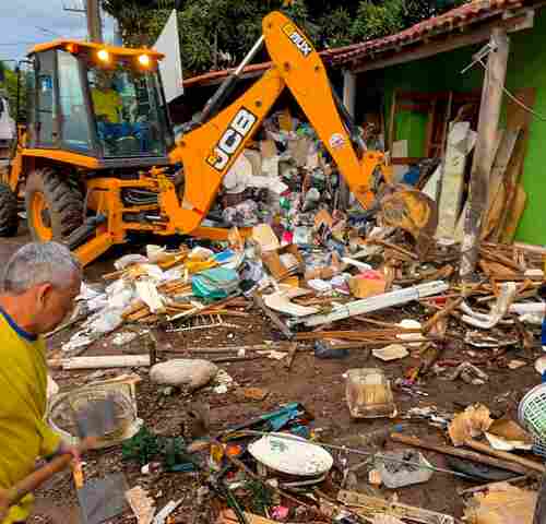 Prefeitura remove 260 toneladas de lixo de residência no centro da capital