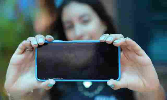 Conselho Nacional de Educação edita diretrizes sobre celular em sala de aula